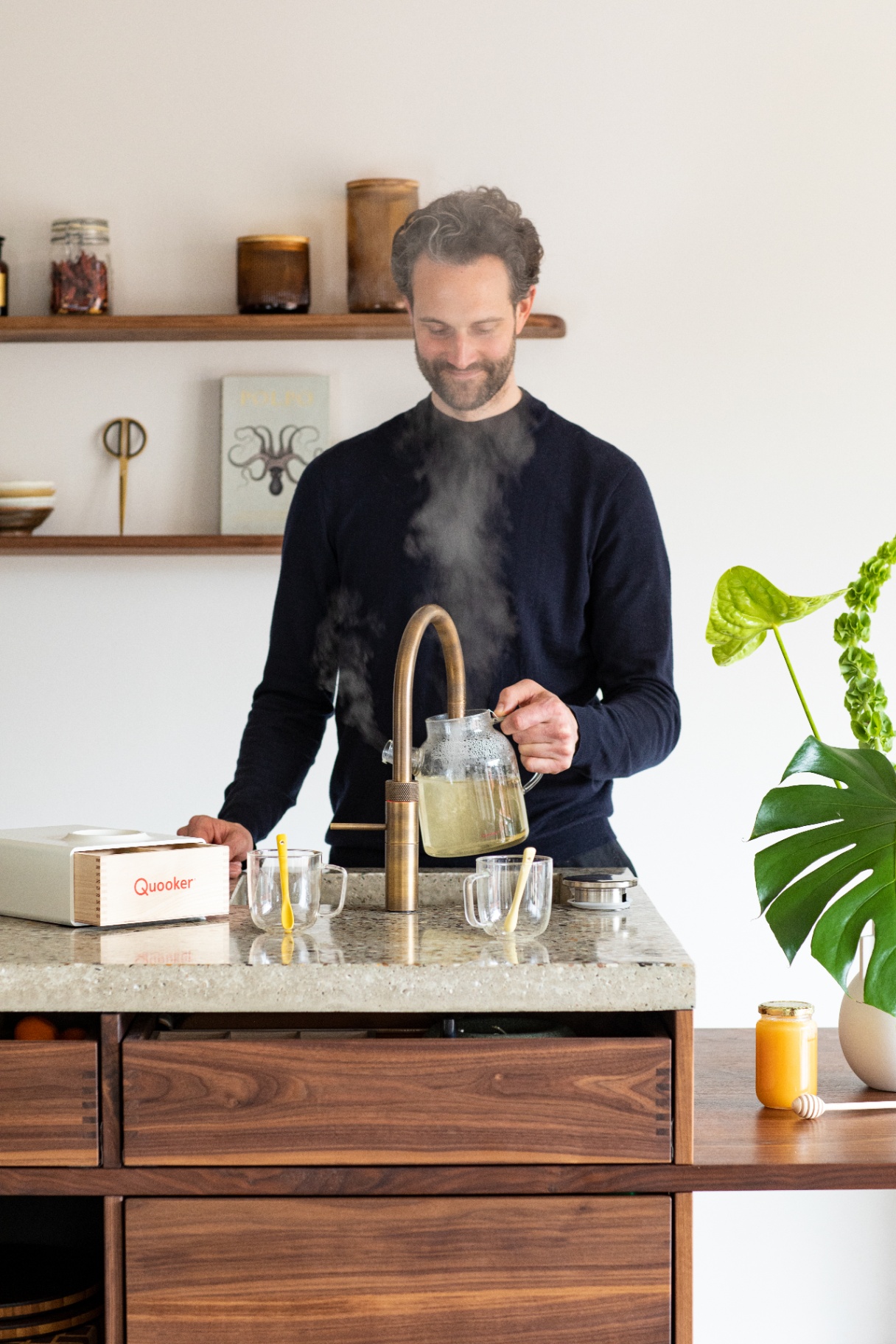 Quooker Fusion Round in patinated brass brewing steaming loose-leaf tea
