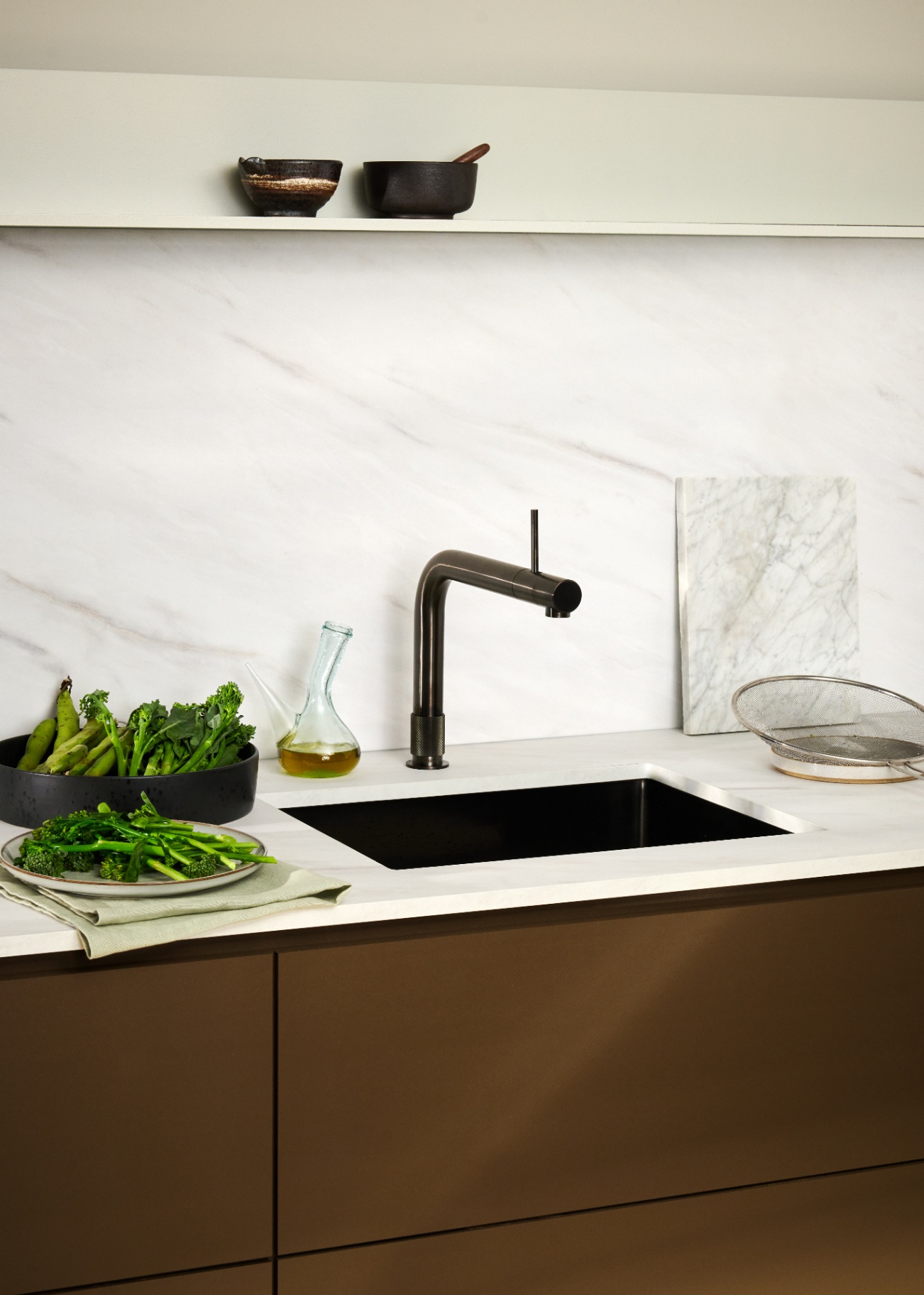 Quooker Front in gunmetal boiling water tap — against Carrara marble in a real customer kitchen. Genuine Quooker product supplied by Watertap.eu.